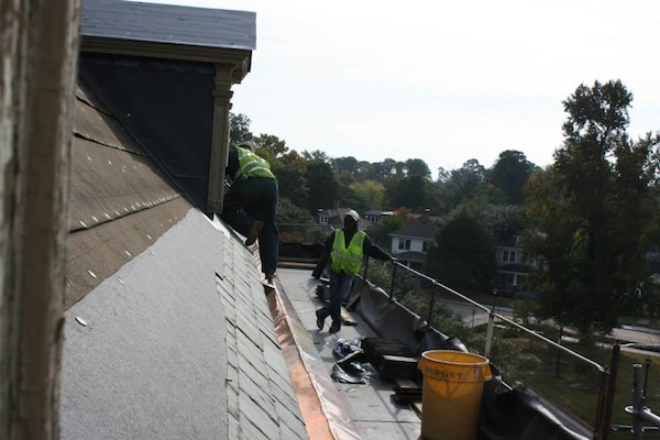 Construction crews are retiling the roofs of Chandler Hall. BAILEY KIRKPATRICK / THE FLAT HAT