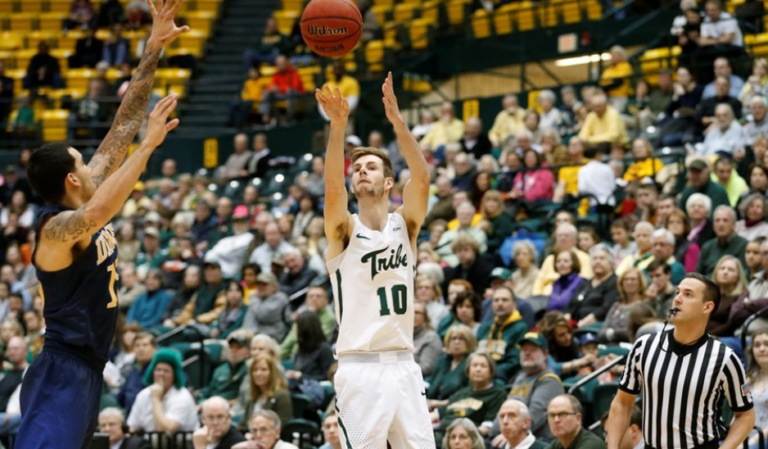 Men’s Basketball: College bounces back from lackluster first half, beats UNC-Wilmington 96-83