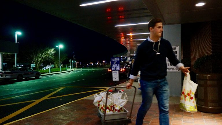 Students help furloughed TSA agents by delivering food, supplies to airport