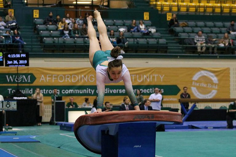 Women’s gymnastics: Individual efforts shine amid struggle