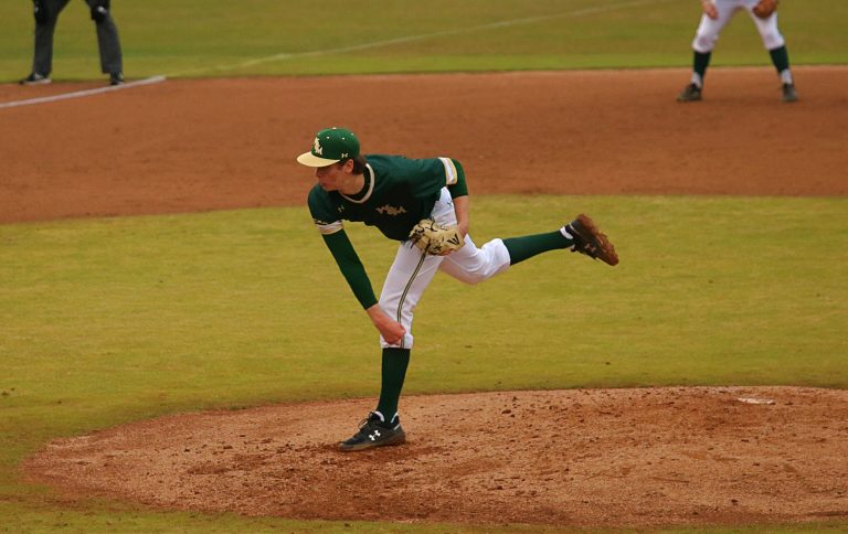 Baseball: No 2 Pirates sweep College 3-0 in opening weekend play