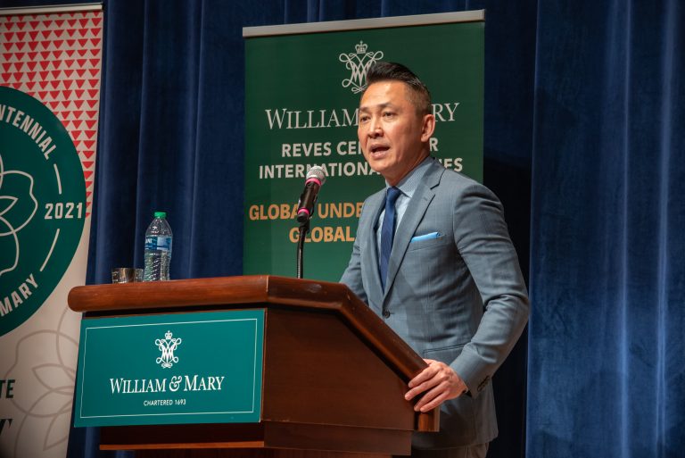 College awards author Viet Thanh Nguyen the Hatsuye Yamasaki prize