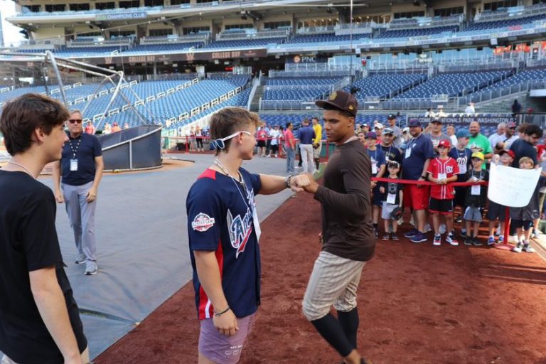 Liam Holland ’24 interviews professional baseball players, garners over 190,000 TikTok followers