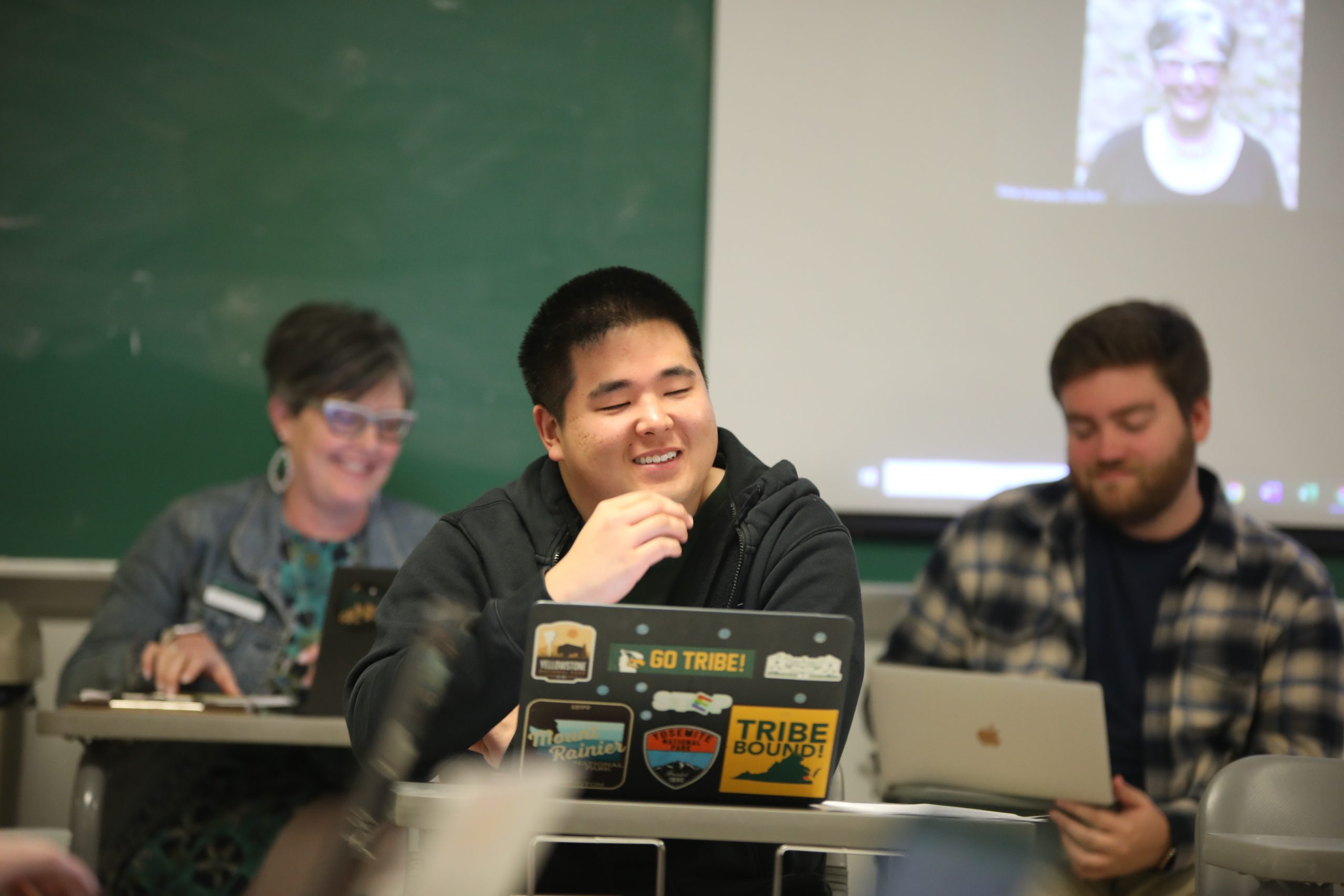 SA President John Cho ’23 sitting in front of SLD Director Anne Arseneau ’89 MA.Ed ’92 and SA Chief of Staff Owen Williams ’23. PEERAWUT RUANGSAWASDI // THE FLAT HAT