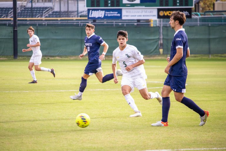 Last minute collapse costs men’s soccer, lose 3-2