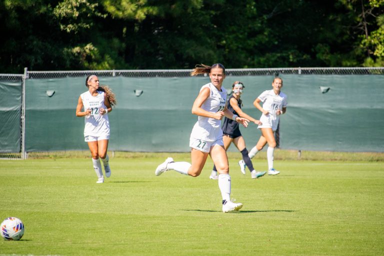 Green and Gold comes up short on Senior Day, loses 3-2