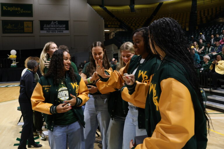 Women’s basketball celebrates homecoming with banner-raising