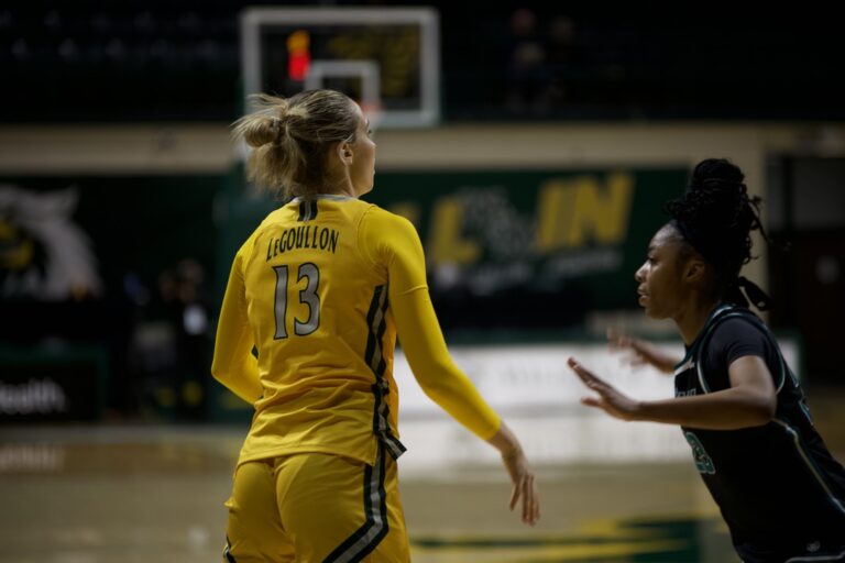 William and Mary women’s basketball splits hard-fought weekend series at Kaplan