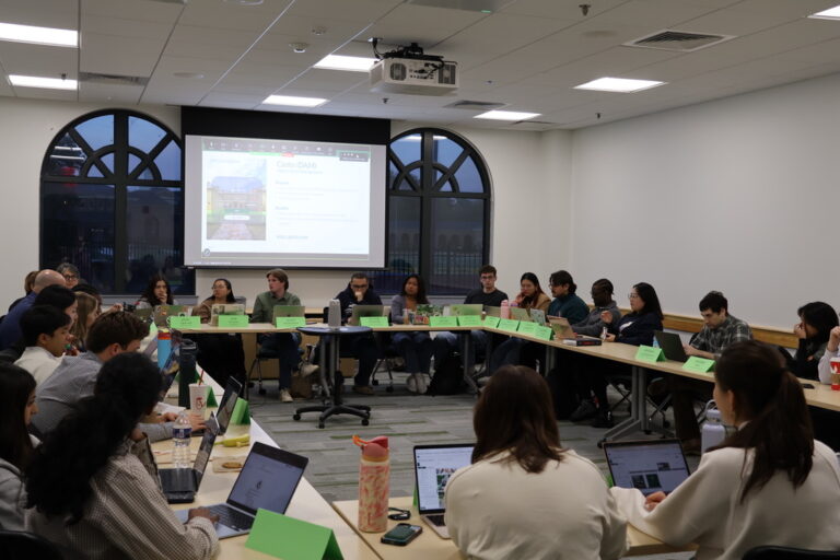 Senate discusses West Woods dining hall delay, Flock camera concerns