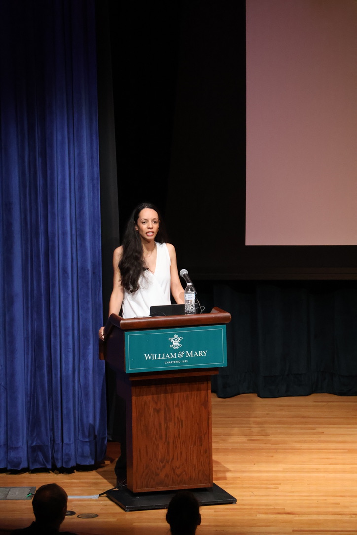 Journalist Caitlin Dickerson delivers lecture, describes experience covering immigration